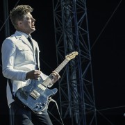 01-the-hives-3
