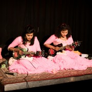 06-mandolin-sisters-01
