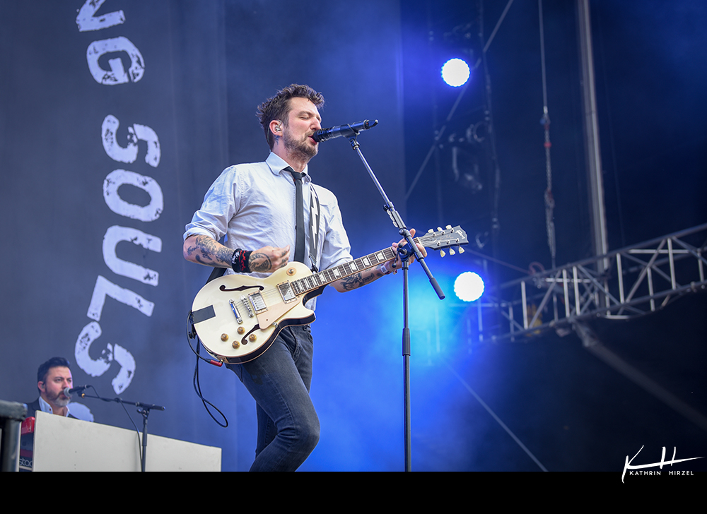 06-frank-turner-and-the-sleeping-souls-01