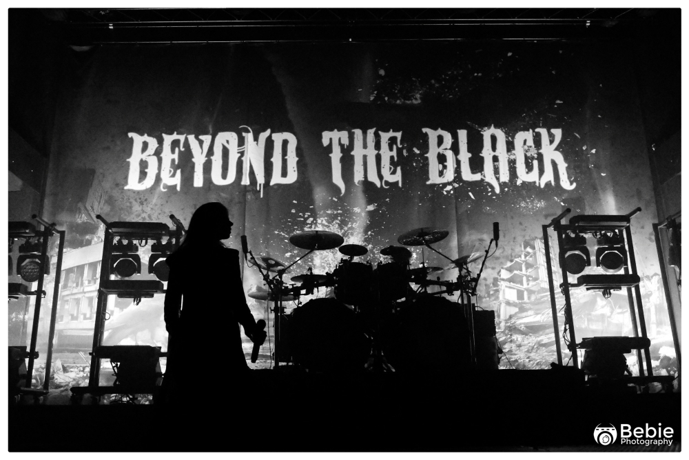02-beyond-the-black-07