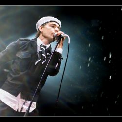 12_26-the-hives-27_08_2010-oo