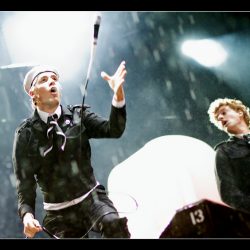 14_08-the-hives-27_08_2010-oo