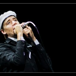 17_25-the-hives-27_08_2010-oo