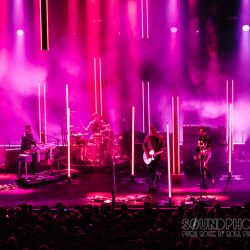 02-queens-of-the-stoneage-04