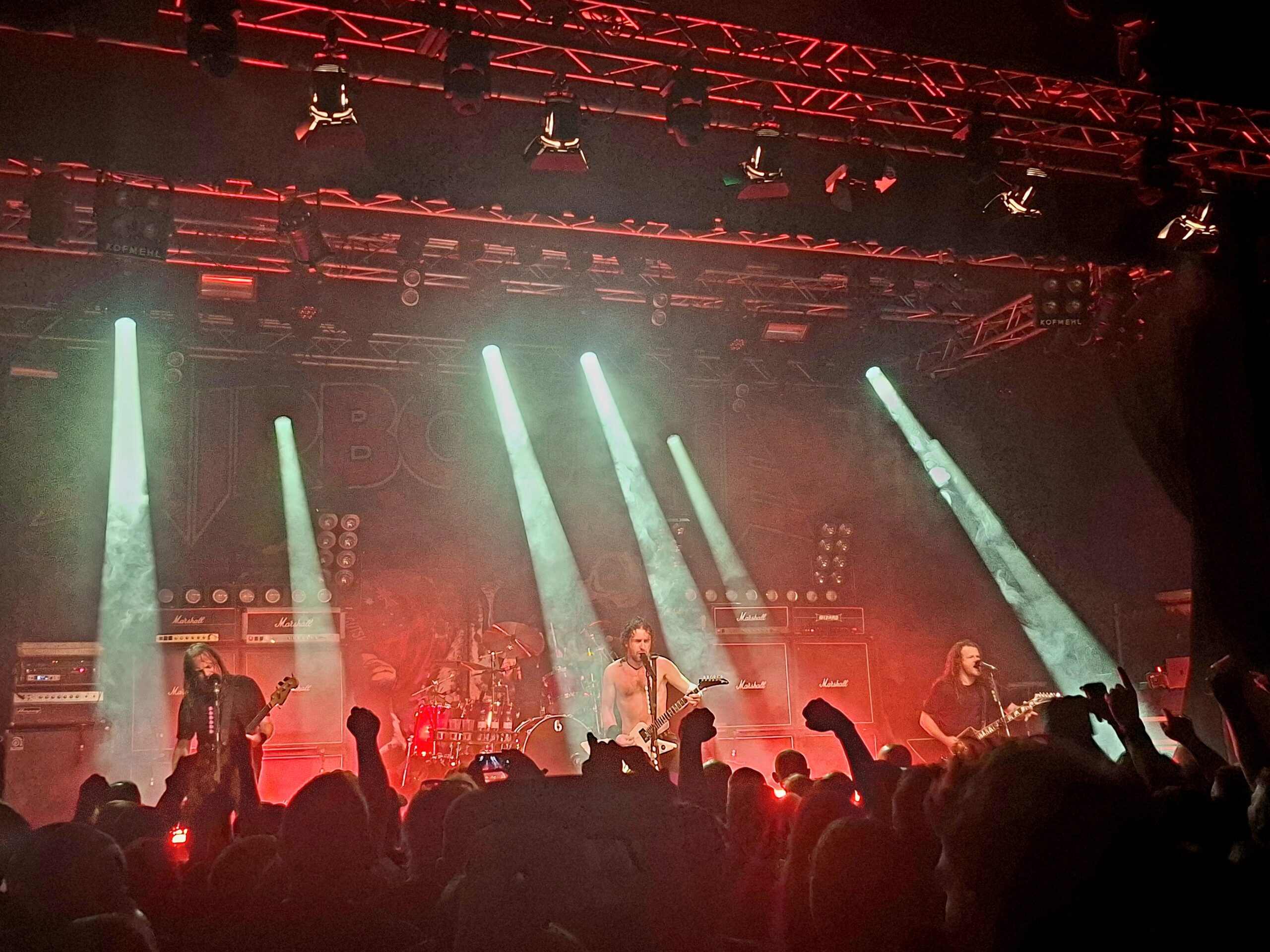 Airbourne und Voltage Arc im Kofmehl - Bierpong mal anders
